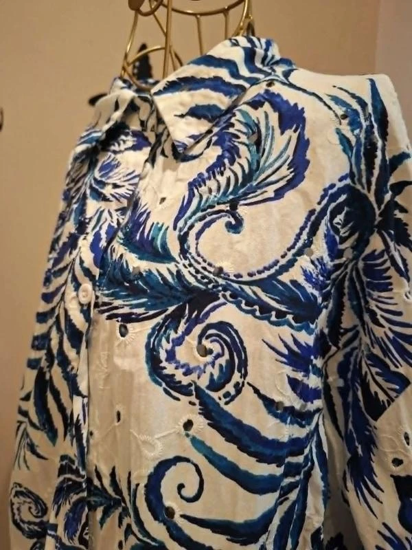 Camisa de algodón estampada y bordados ingleses – photo 2